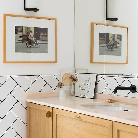 Rue Honore Chevalier Townhouse By Onefinestay *