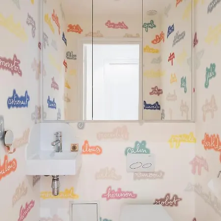 Rue Honore Chevalier Townhouse By Onefinestay