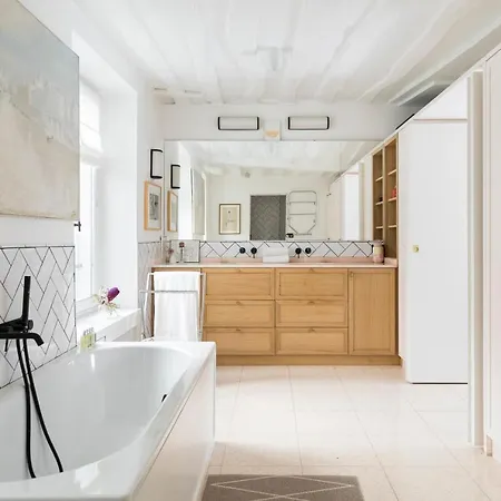 Rue Honore Chevalier Townhouse By Onefinestay * Paříž